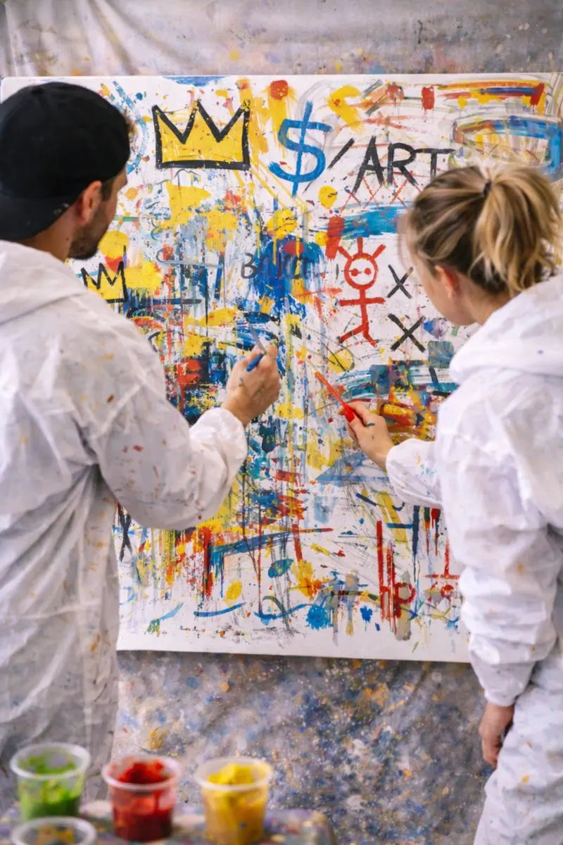 Gemeinsames Action Painting Kunstwerk beim Teambuilding Event von Brain2Canvas