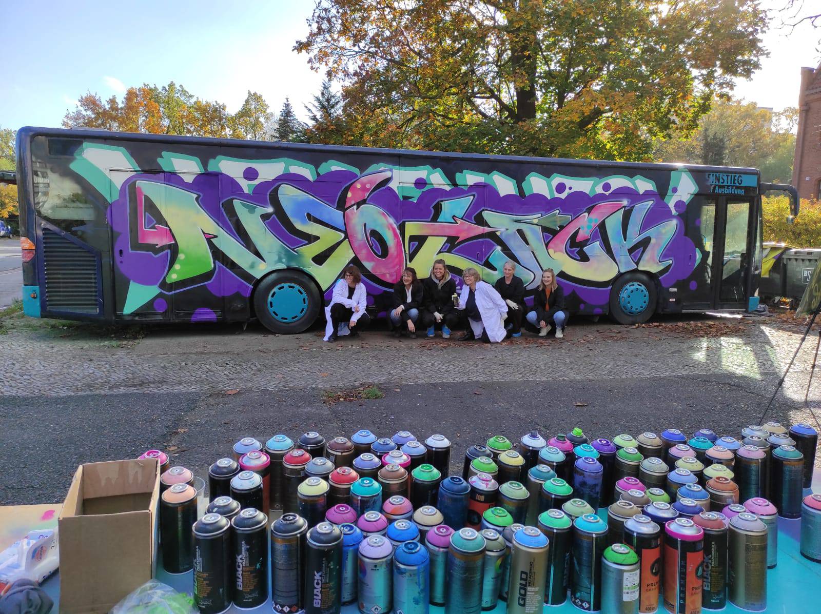 Paint the Bus – Graffiti Team Event im Wellenwerk Berlin - Brain2Canvas