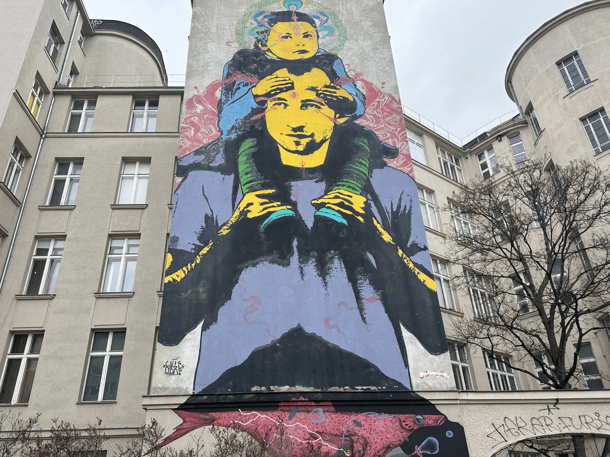 Street-Art-Wand mit buntem Graffiti am Naschmarkt, Wien